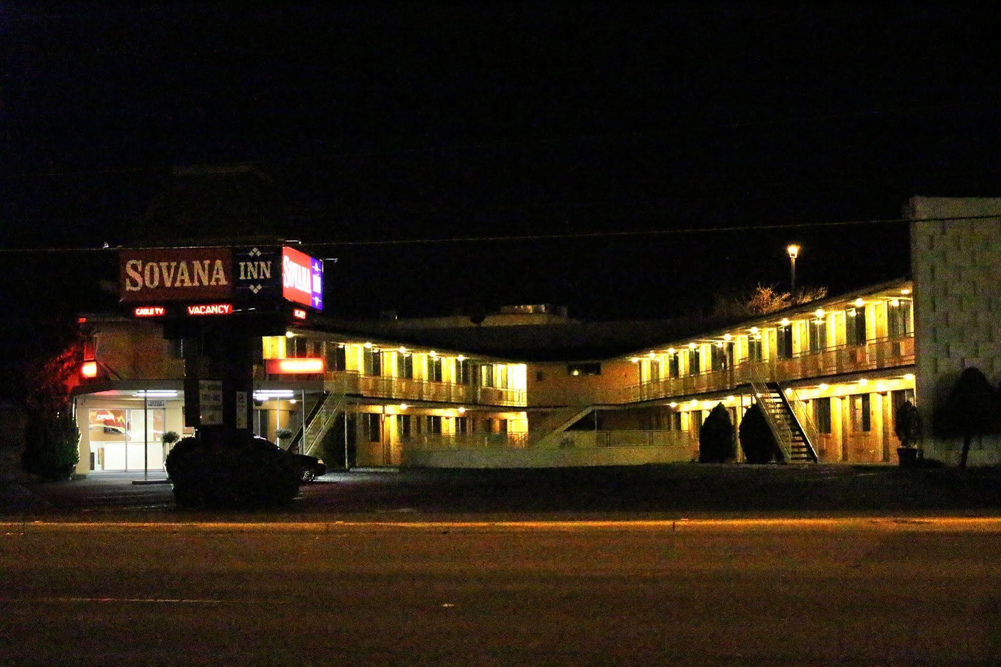 Sovana Inn Medford Bagian luar foto