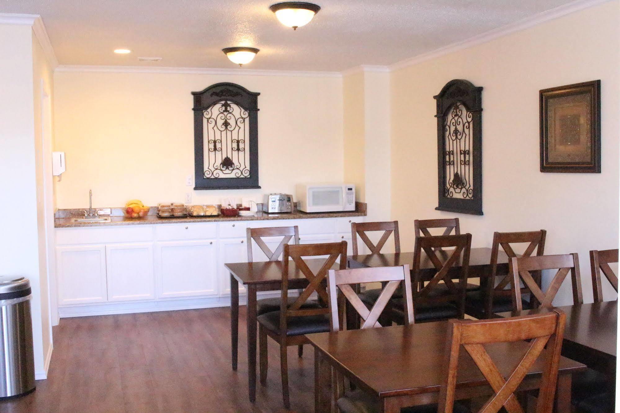 Sovana Inn Medford Bagian luar foto