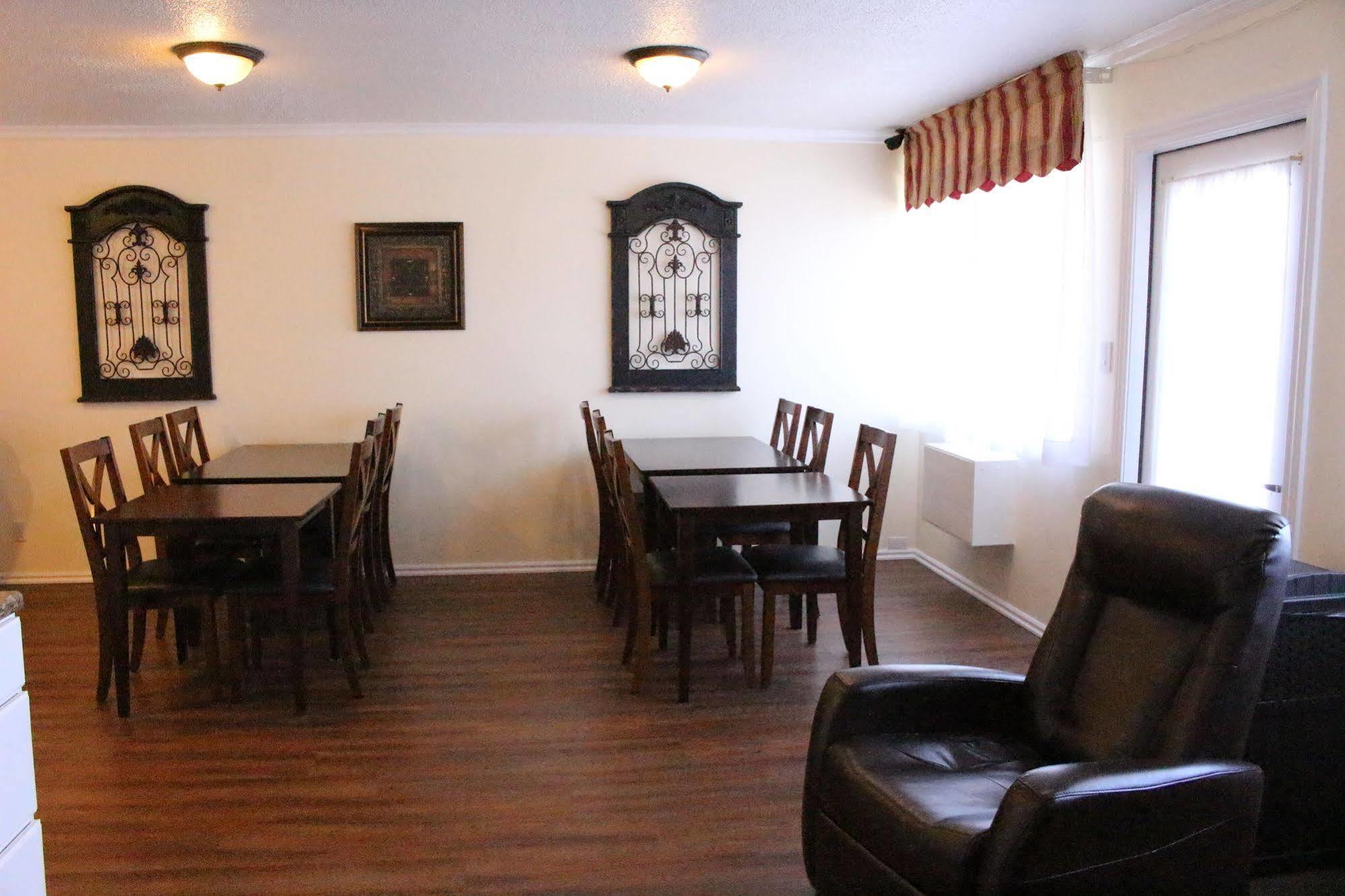 Sovana Inn Medford Bagian luar foto