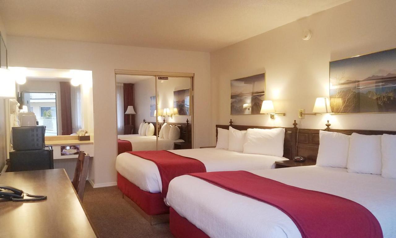 Sovana Inn Medford Bagian luar foto
